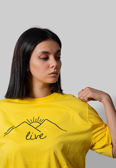 تی-شرت-زنانه-مدل-کوه-زرد-رنگ-با-کیفیت